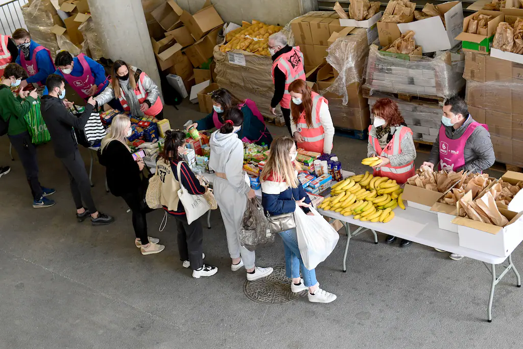 Bénévoles Restos du Cœur distribution